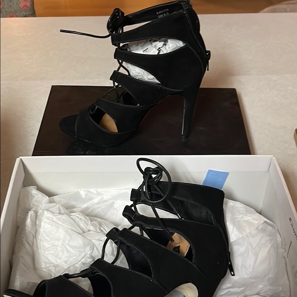 Black heels (never worn) - Picture 1 of 1